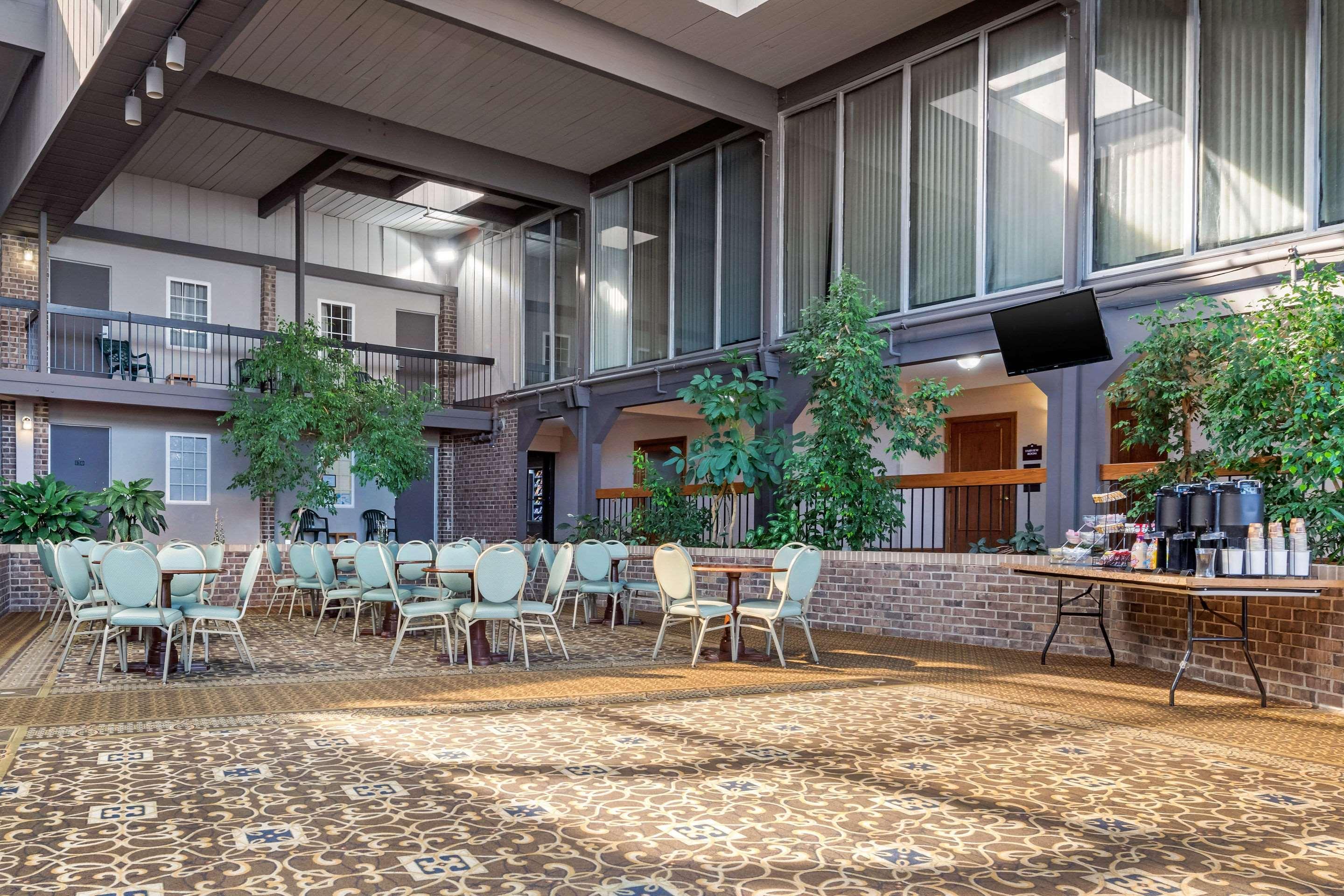 Clarion Hotel And Conference Center Harrisburg West New Cumberland Exterior photo